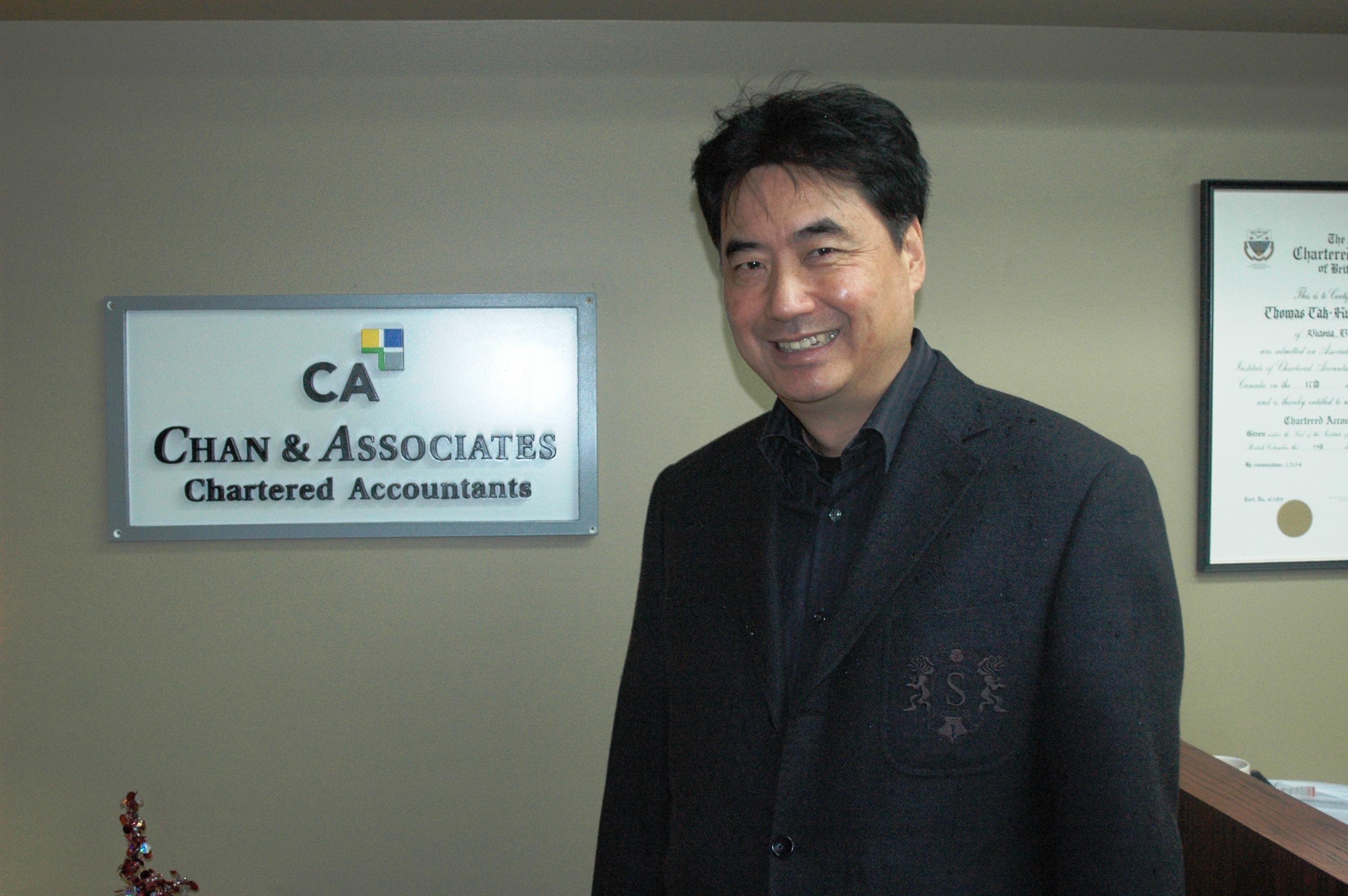 恭贺 陈德光先生 （Mr.Thomas Chan）获任新一届 加拿大维多利亚市中华会馆馆长 