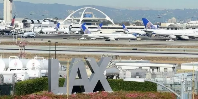 洛杉矶国际机场（LAX）