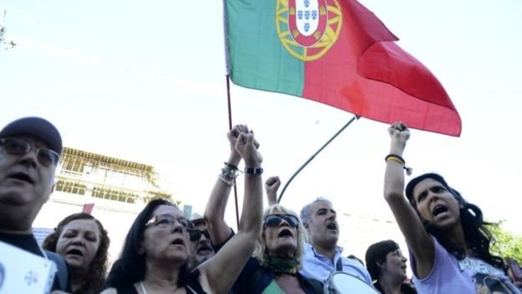 葡萄牙反对党正在起草一项立法动议，要求彻底废除该项目。"黄金签证"似乎开始失去金色光彩。