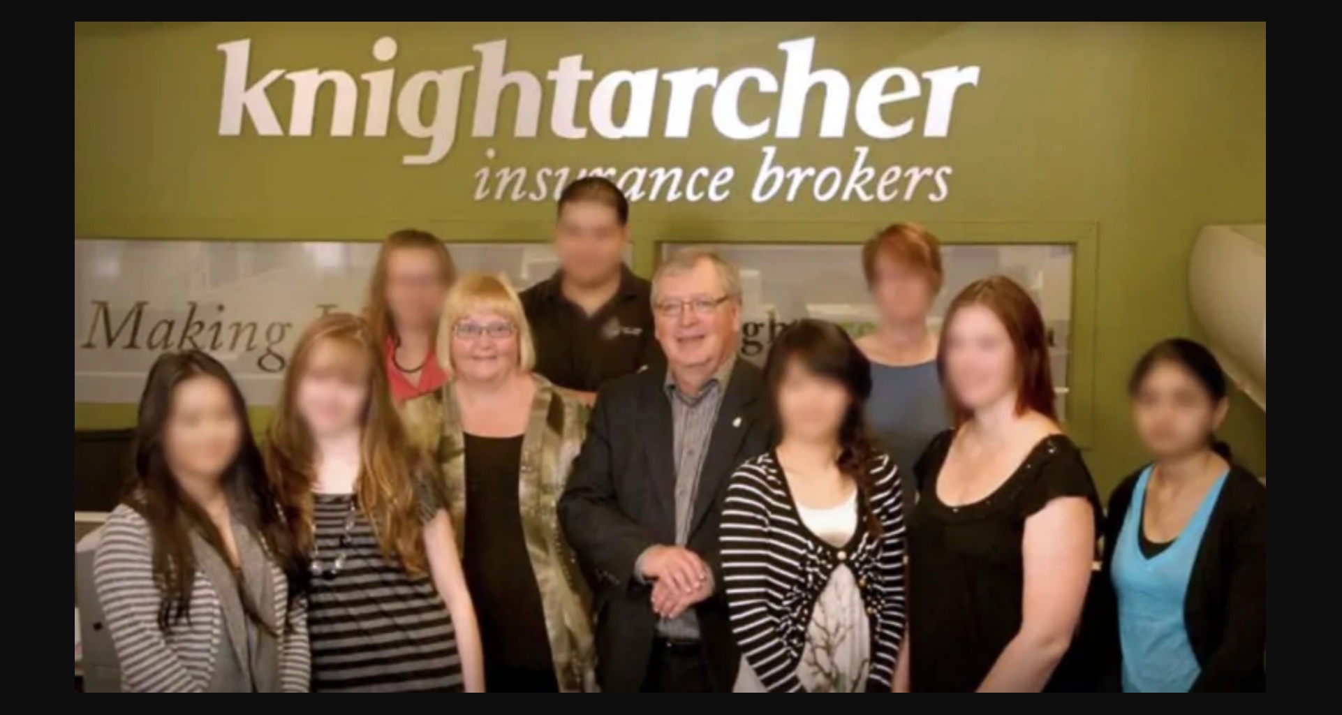 里贾纳的Knight Archer Insurance保险公司，老板是前市长Doug Archer和妻子Gloria