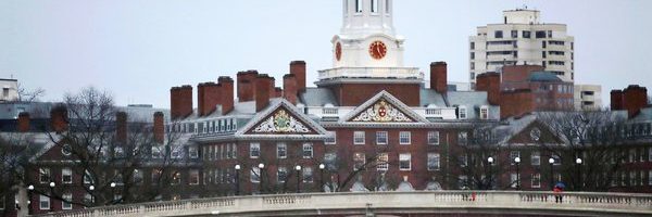 Charles Krupa/Associated Press 位于马萨诸塞州的哈佛大学校园。 一项诉讼指控哈佛在录取学生时歧视亚裔美国人。